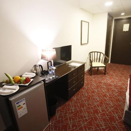 The Signature Hotel Ammán Kültér fotó