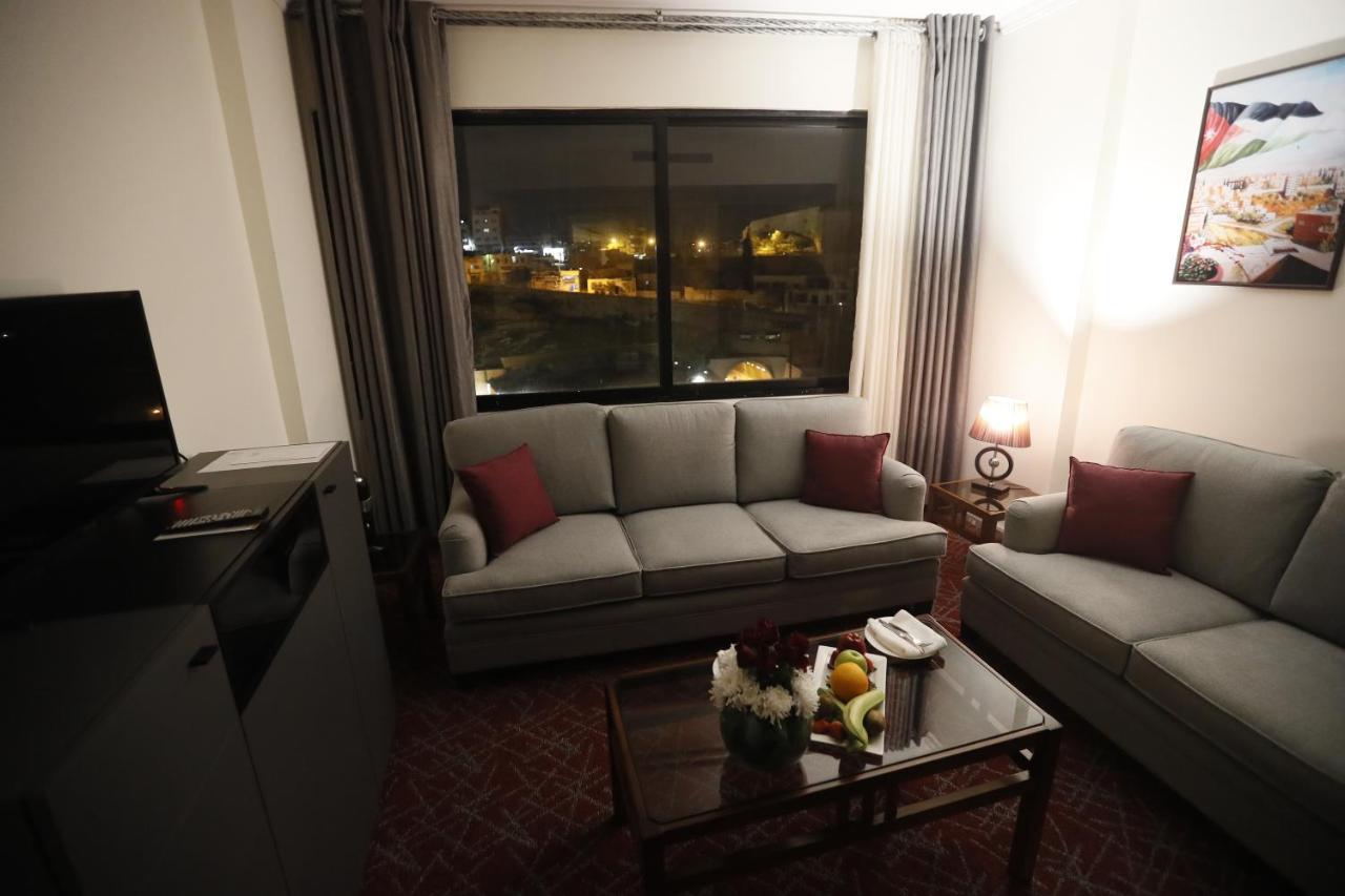 The Signature Hotel Ammán Kültér fotó