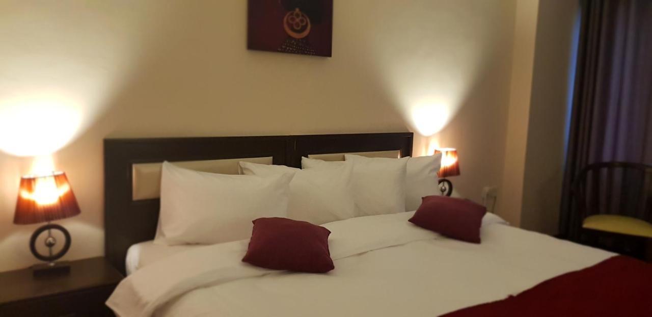 The Signature Hotel Ammán Kültér fotó
